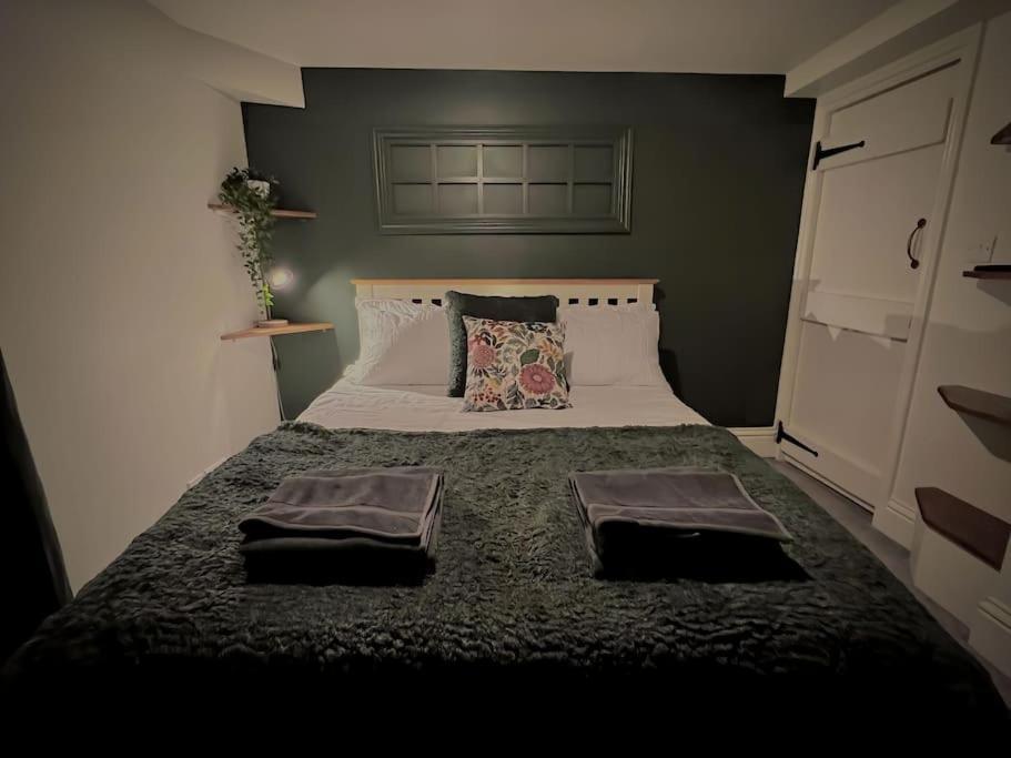 Period Apartment, Great Views, In Heart Of Town. Bradford-On-Avon Eksteriør billede