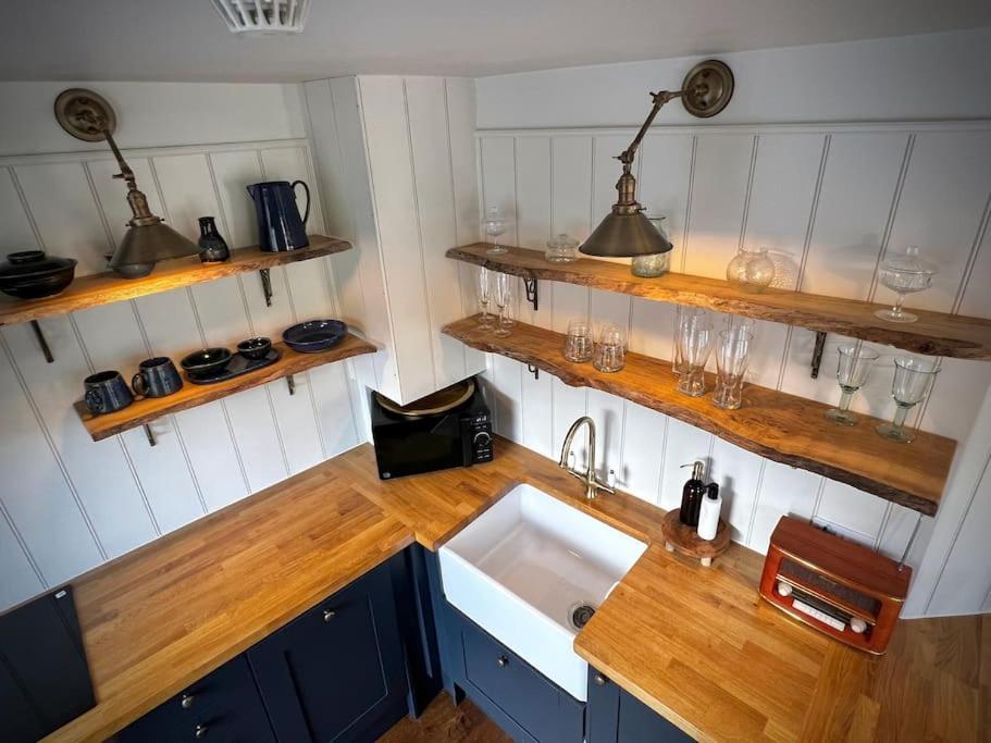 Period Apartment, Great Views, In Heart Of Town. Bradford-On-Avon Eksteriør billede
